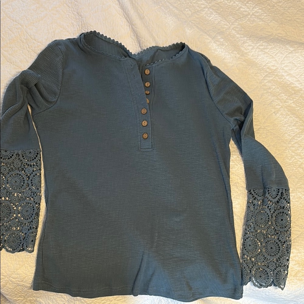 Women's Blue /greenish Lace Sleeve Top